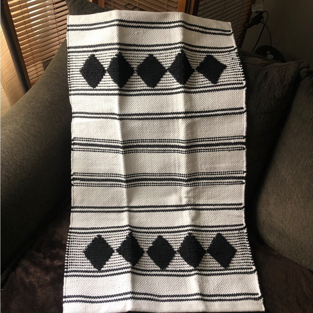 Caravan Diamond Black White Accent Rug